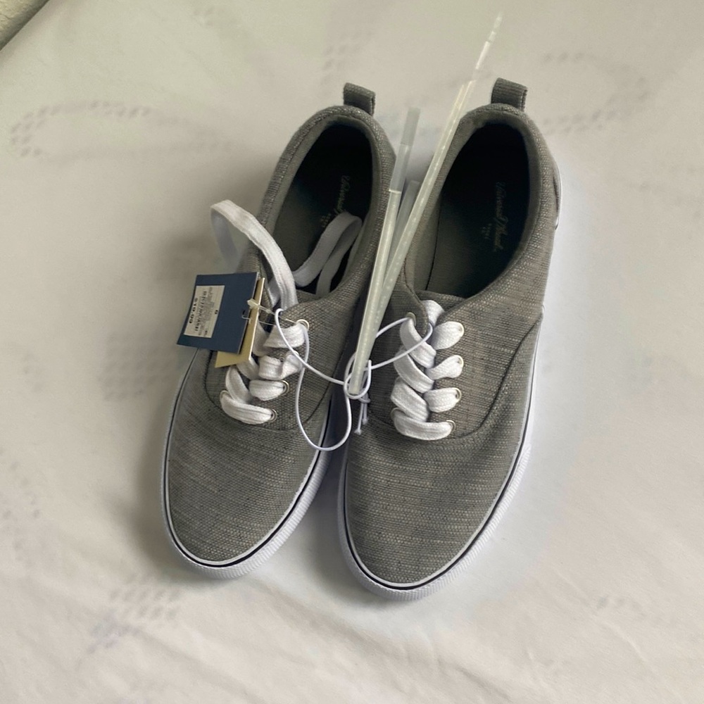 Gray slides, size 6
